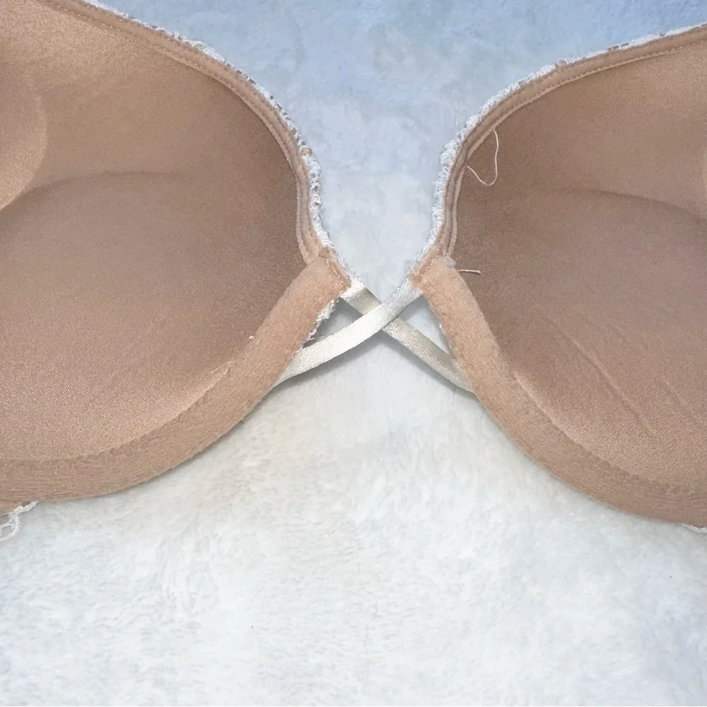 Victoria’s Secret Bombshell Plunge Bra! - Picture 2 of 6